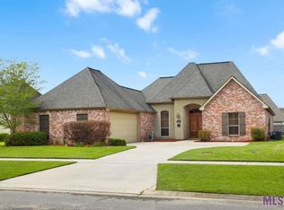 4199 Honeysuckle Dr, Zachary, LA 70791