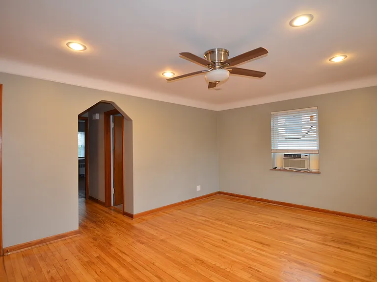 6834 Park Ave — Photo 2