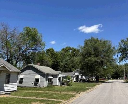 Exterior Neighborhood (street photo)