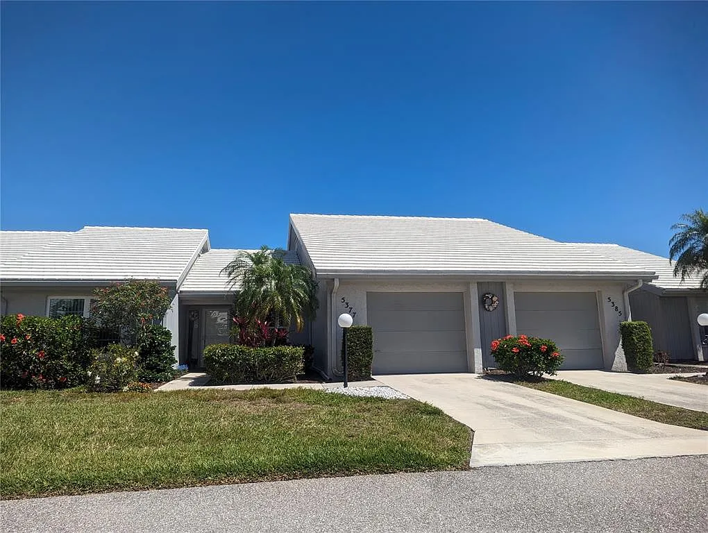 2 bed, 2.0 bath, 1032 sqft, $2,995 — Photo 1