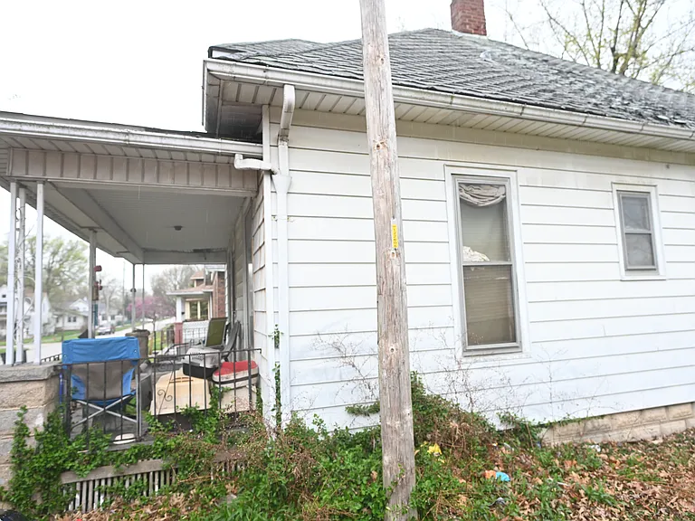 440 W Sawyer St — Photo 2