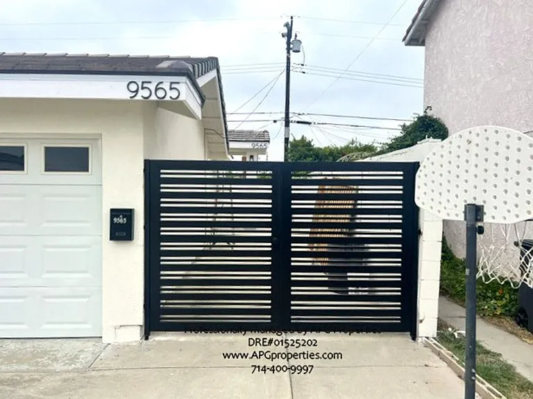 9565 Mansor Ave — Photo 3