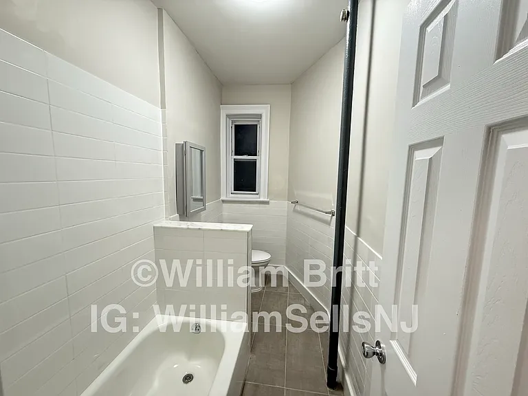 125-127 Corbin Ave #402 — Photo 10