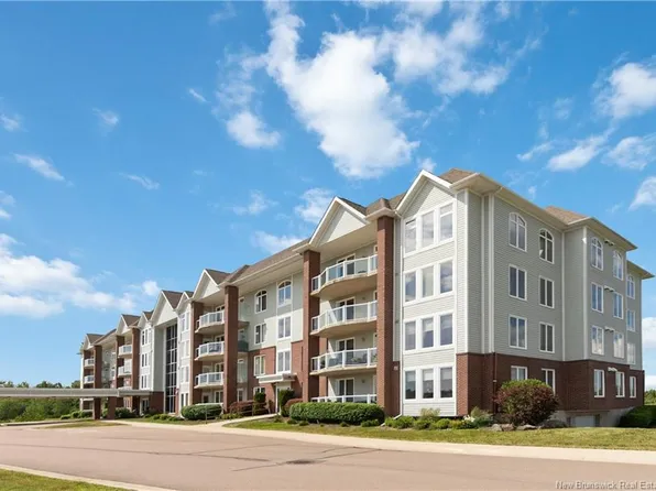 185 Royal Oaks Blvd #208, Moncton, NB E1H 2P7