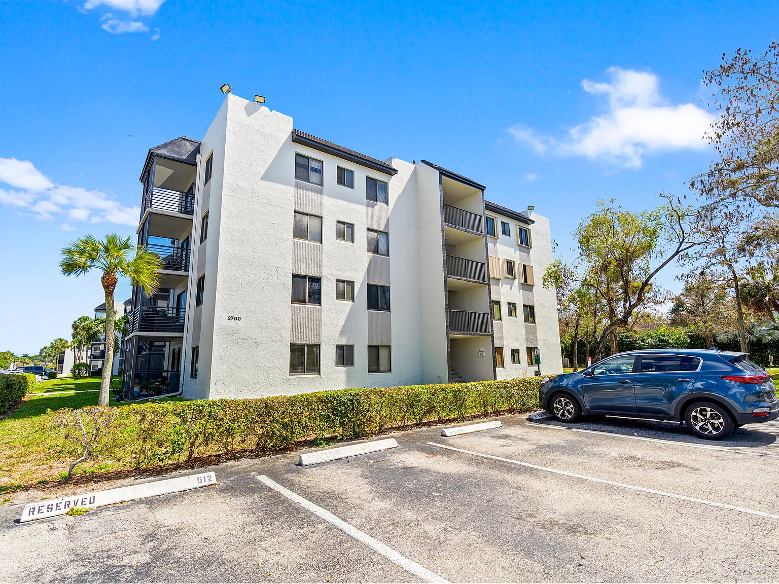3 bed, 2.0 bath, 989 sqft, $2,450 — Photo 3