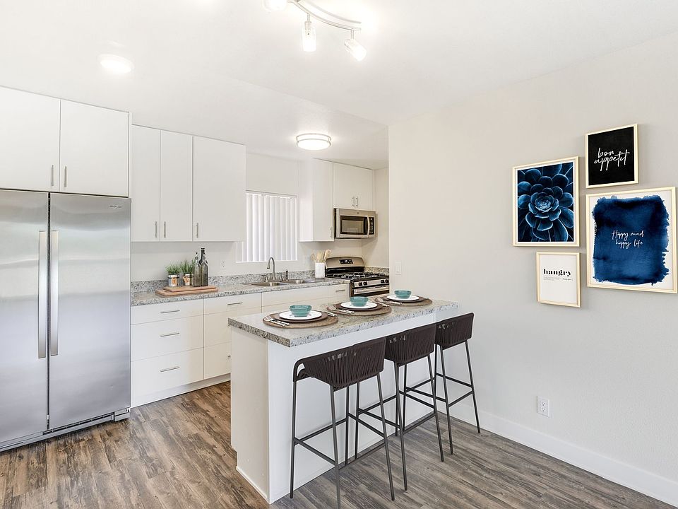 1st image of 1724 W Glenoaks Ave #2-102