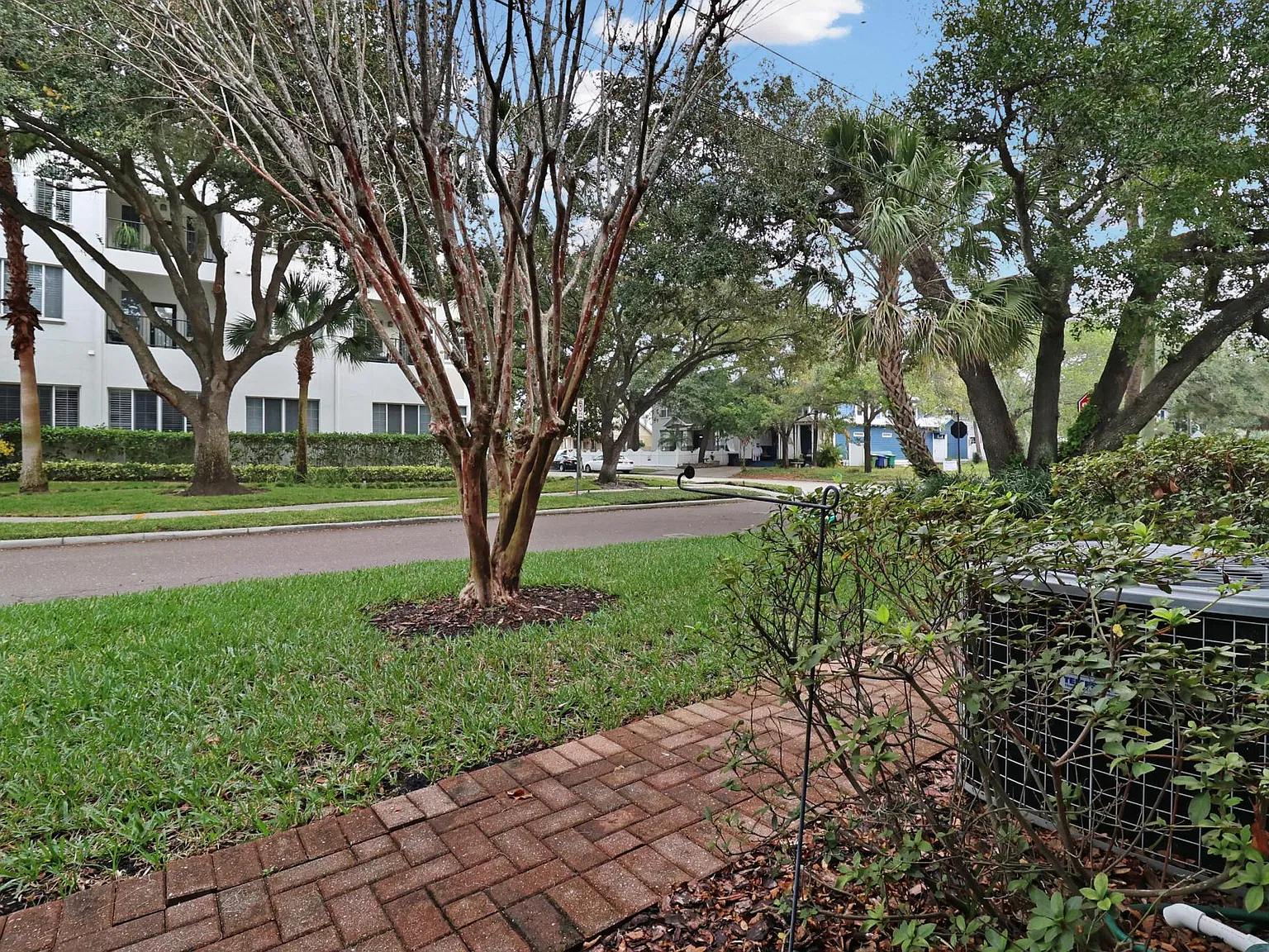 2 bed, 1.5 bath, 1100 sqft, $2,900 — Photo 2