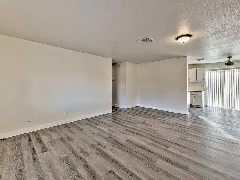 3757 Longfellow St — Photo 2