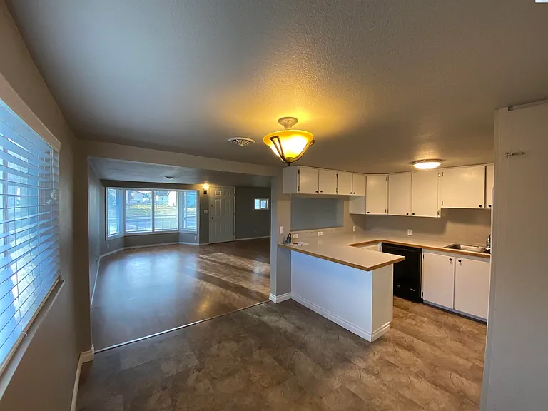 1020 Sanford Ave — Photo 5