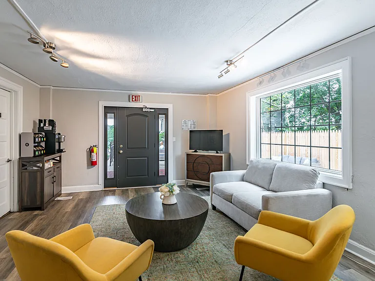 Nob Hill Apartment Homes — Photo 12