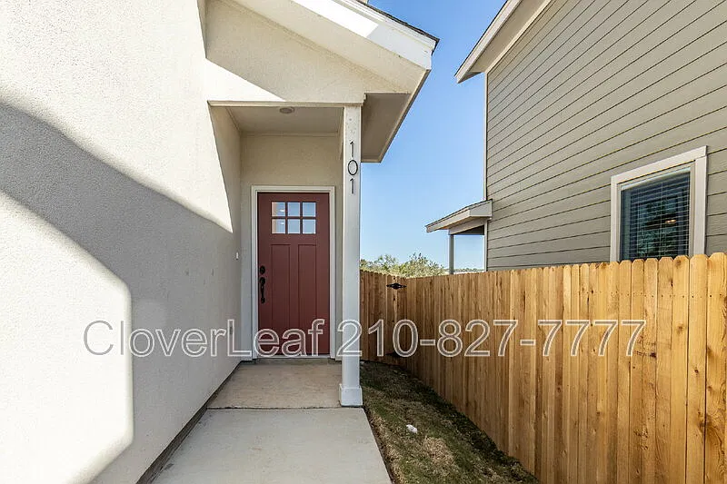 3 bed, 2.5 bath, 1357 sqft, $1,447 — Photo 3