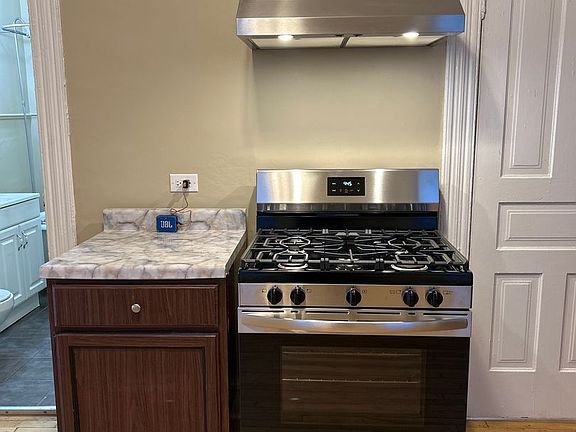 5th image of 862 N Hermitage Ave #1R