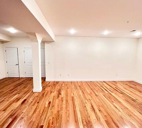 5th image of 107 N Walnut St #308