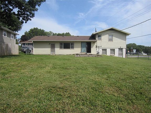 3rd image of 3306 Jennifer Ln