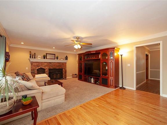 3rd image of 11947 Avila Dr