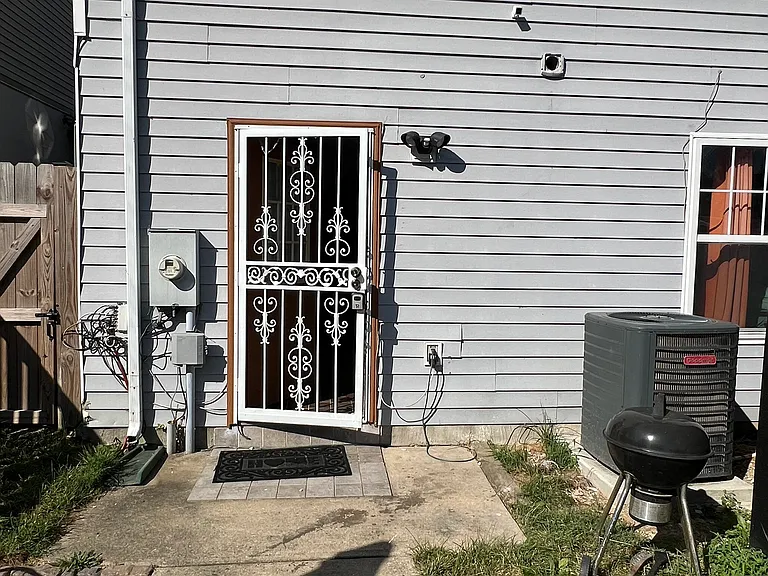 Cole Blvd SE — Photo 1