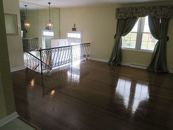 3rd image of 500 Chatmoss Ct