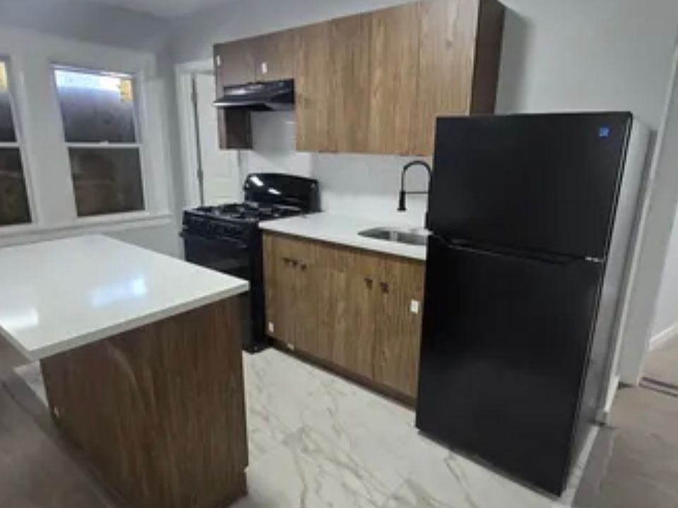 1st image of 146 Vermont Ave #1