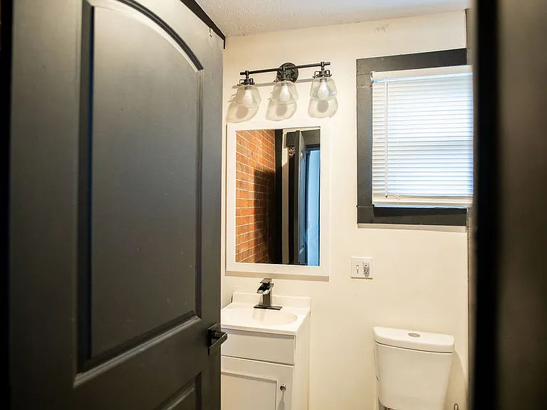 415 Brightwood Ave — Photo 16