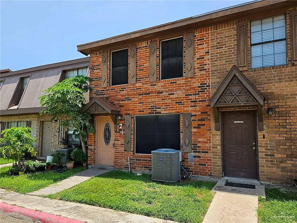 2 bed, 1.5 bath, 1088 sqft, $1,200 — Photo 3
