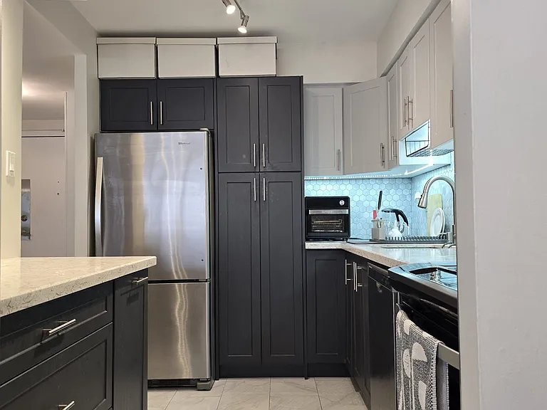 45 Sunrise Ave #708 — Photo 12