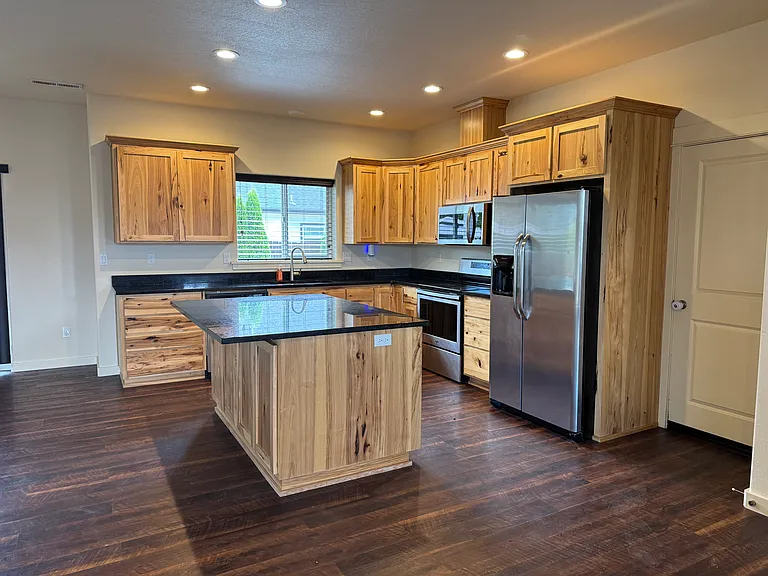 645 Wilson Ave — Photo 3