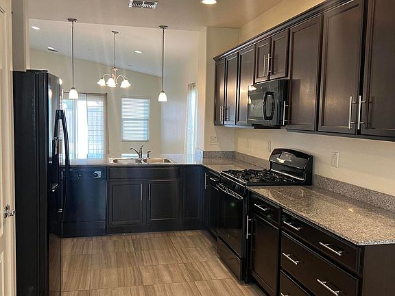 3rd image of 2760 E Bellerive Dr