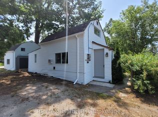 23 Glen St, Wasaga Beach, ON L9Z 2K4