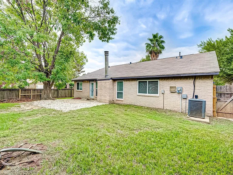 6802 Glenray Dr — Photo 35
