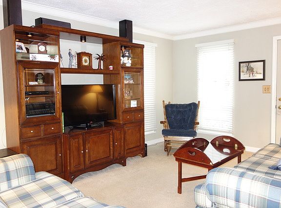 2nd image of 3S116 Briarwood Dr