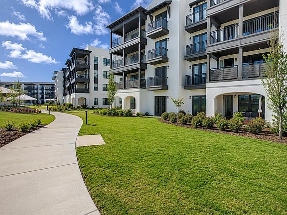 5th image of 277 The Grove Dr N #312