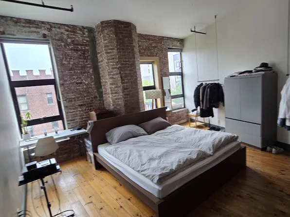 294 Graham Avenue image 1 of 18