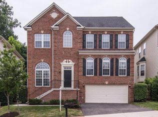 9897 E Hill Dr, Lorton, VA 22079