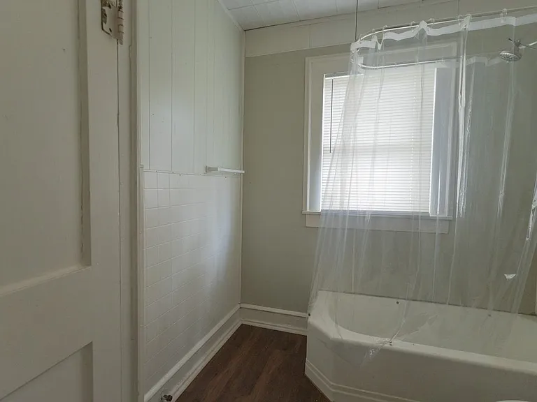 2913 Homan Ave — Photo 10