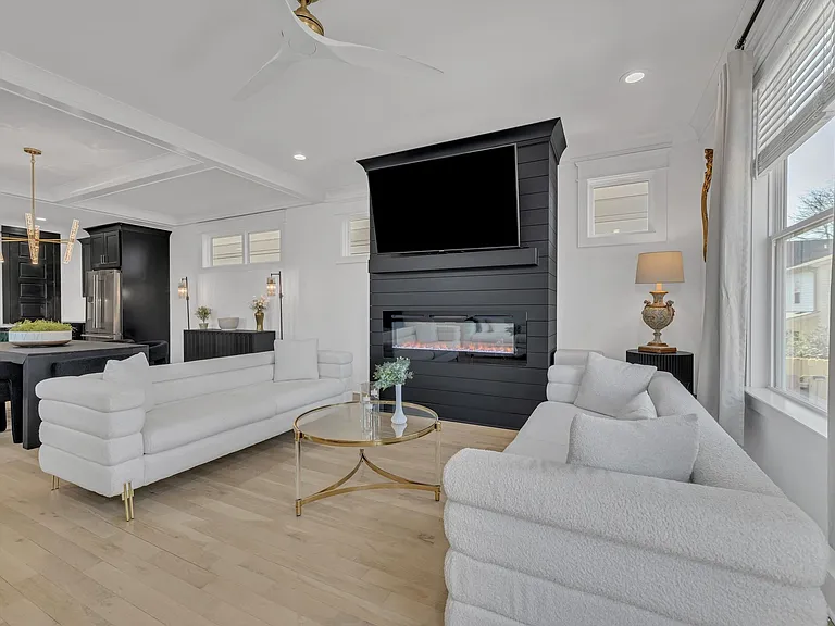611B James Ave — Photo 6