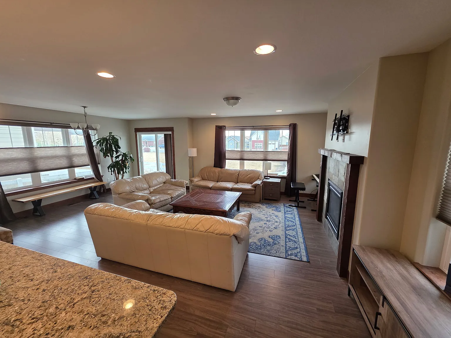 4 bed, 2.5 bath, 2060 sqft, $1,050 — Photo 4