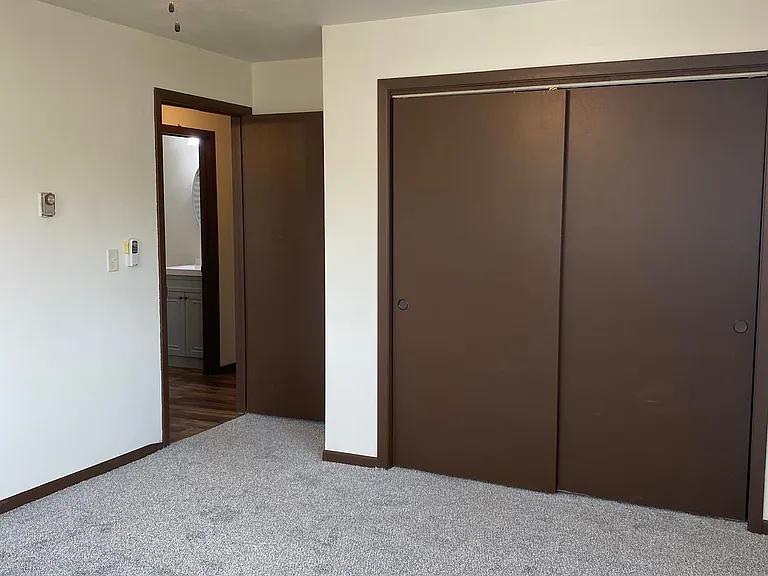 Immaculate Updated 2 Bedroom with 1 Bath — Photo 13