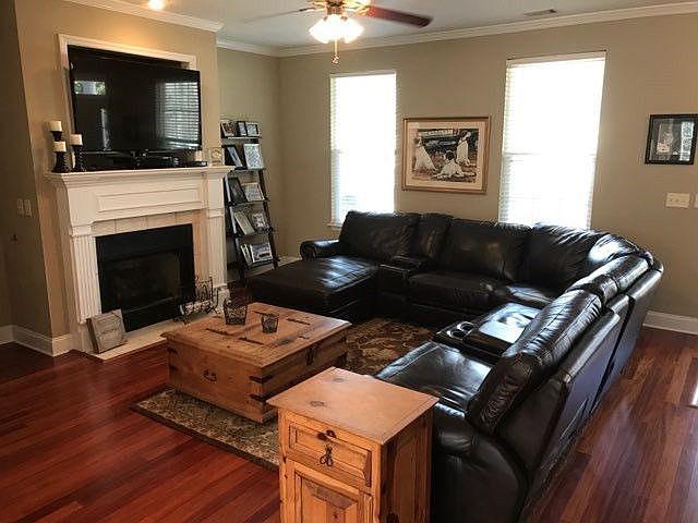 1st image of 1018 Mansford Ln