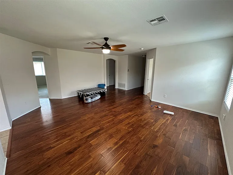 705 Morgan Dr — Photo 5