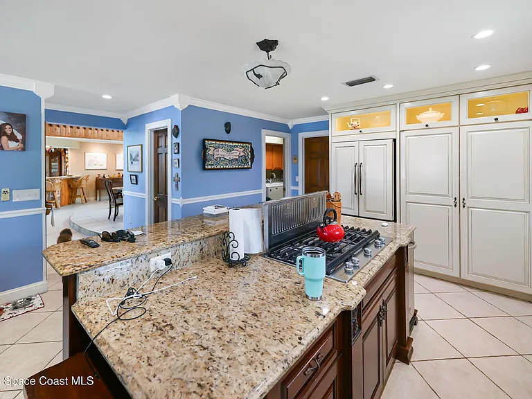 2230 Sykes Creek Dr — Photo 7