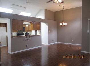 1190 Meadow Park Ln, Grand Prairie, TX 75052