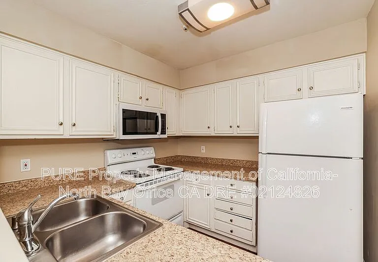 42 Redwood Ct — Photo 4