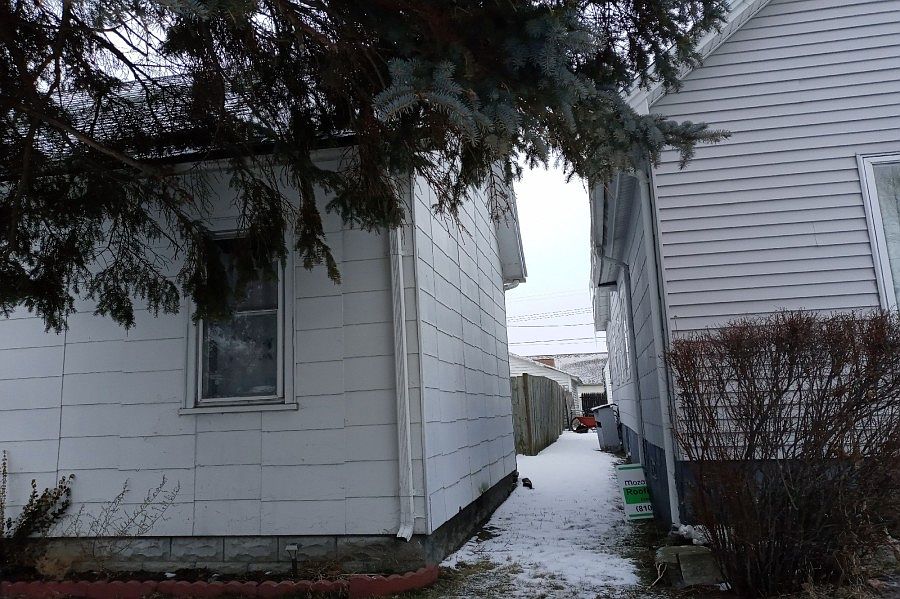 2nd image of 1231 Division St