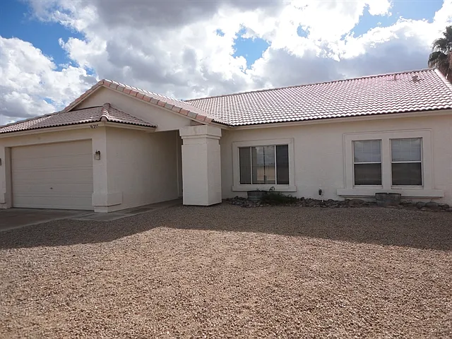 10235 W Missouri Ave — Photo 1