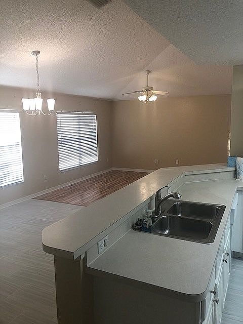 Breakfast bar/nook/family rm