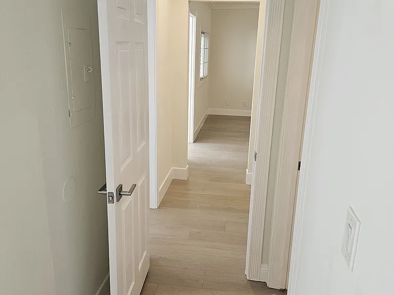 827 2nd St #303 — Photo 9