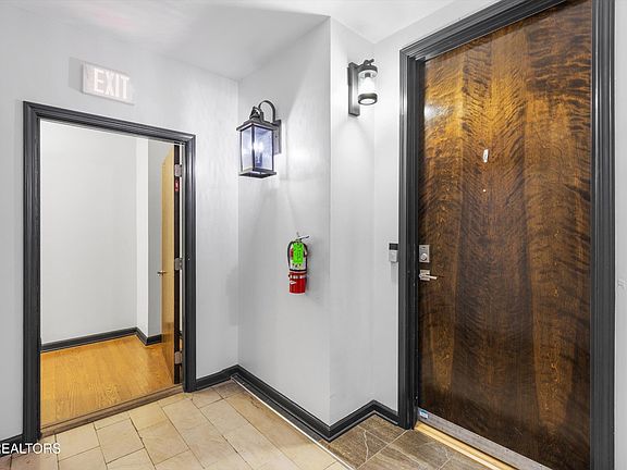 5th image of 602 S Gay St Suite 902