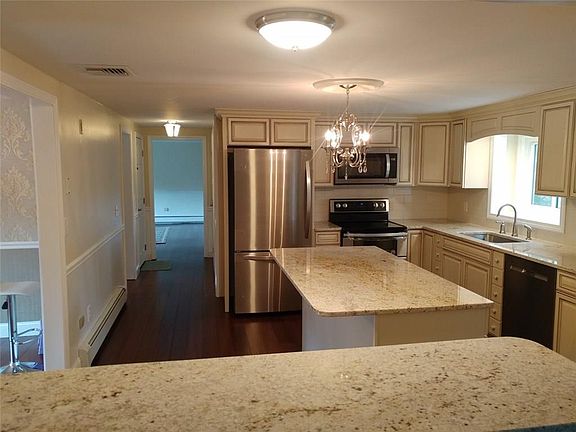 5th image of 47 Wisteria Dr