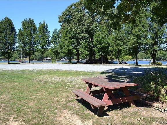 5th image of 124 Tall Pines Dr
