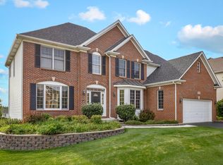 804 Chasewood Dr, South Elgin, IL 60177